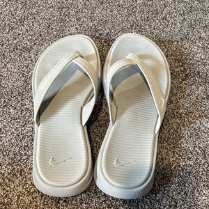 Nike Women's Light Gray Sandals